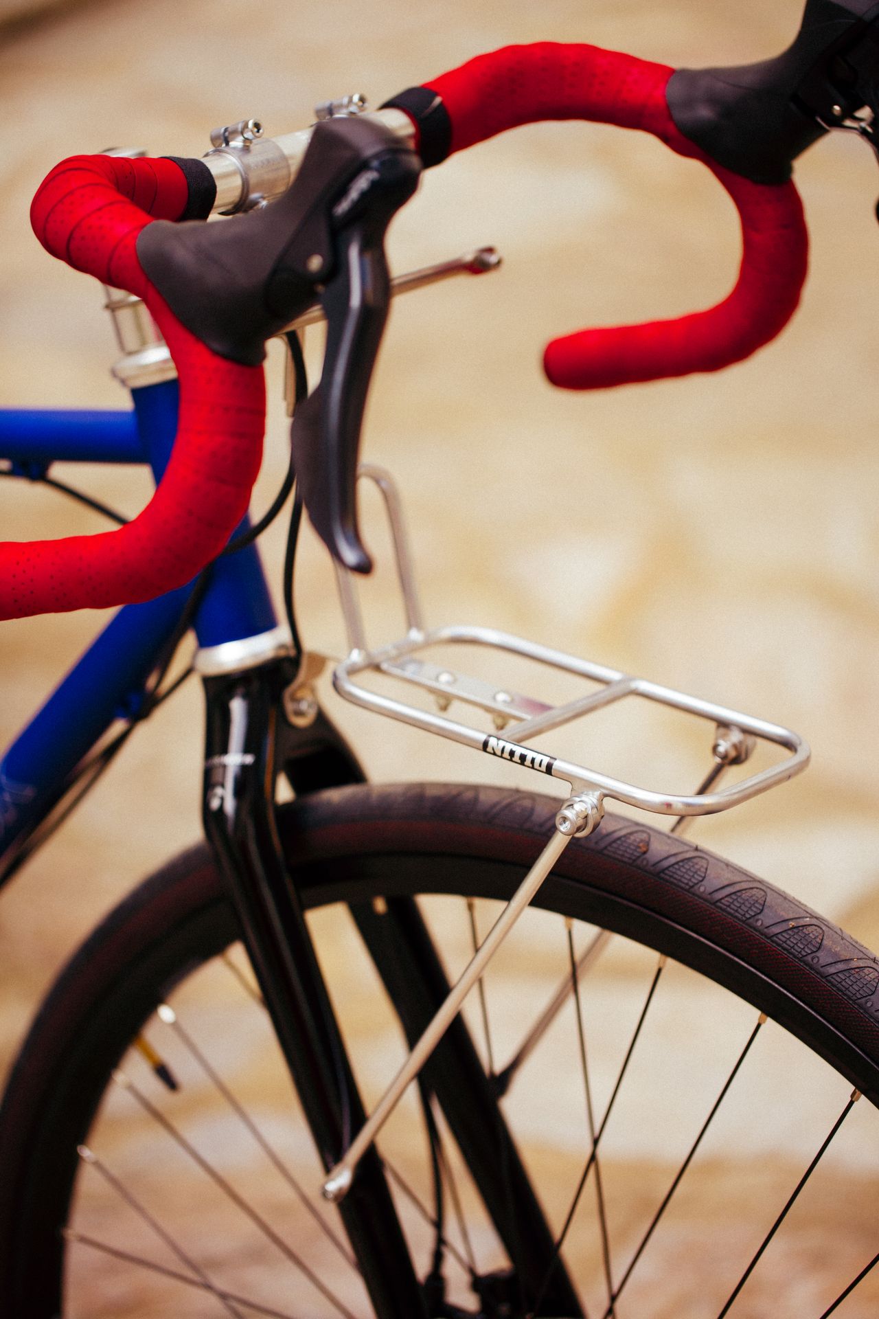 Magasin de cycles et atelier de réparation velo et montage vélo à la carte à Paris 13eme spécialisé dans le gravel et le voyage. 