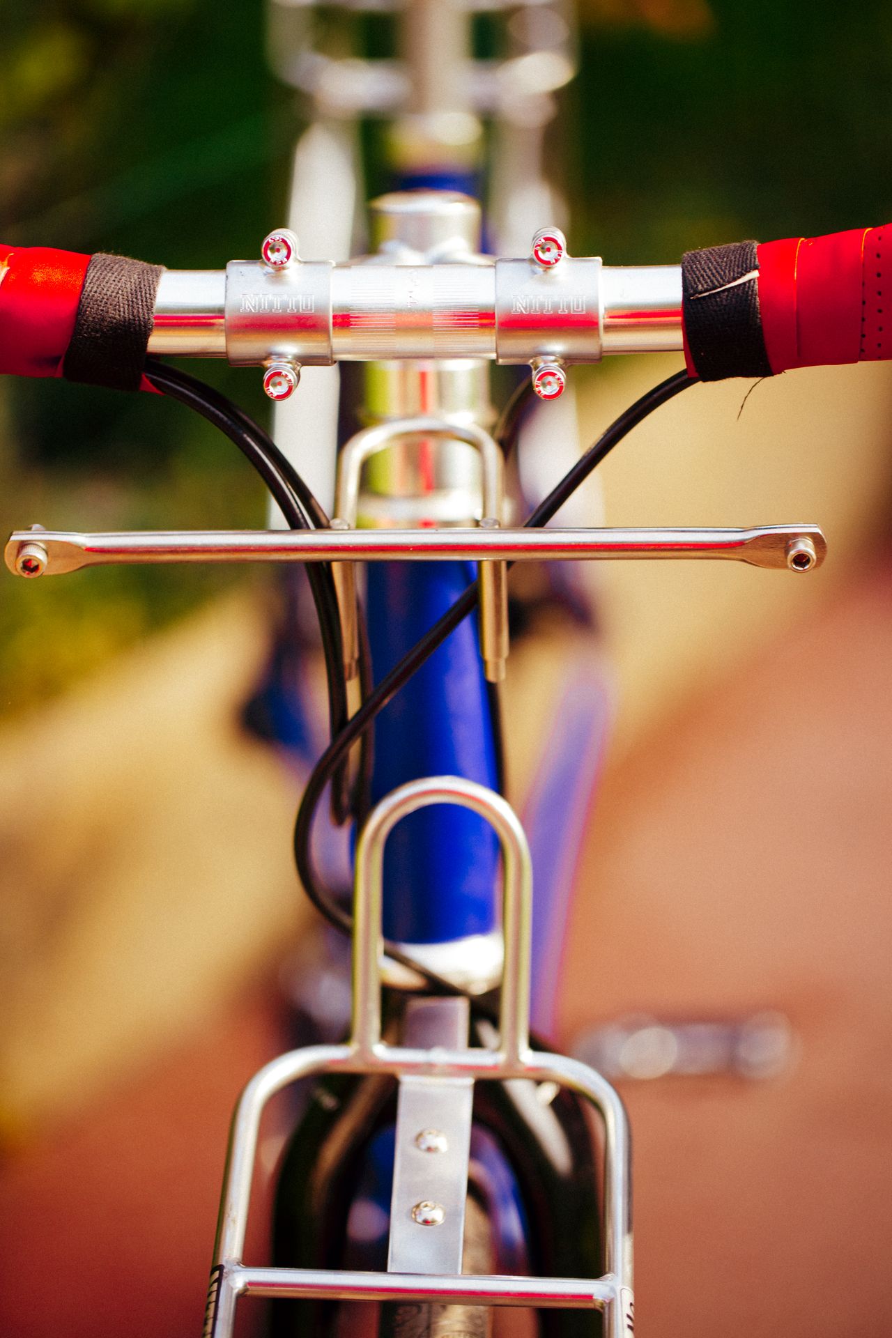 Magasin de cycles et atelier de réparation velo et montage vélo à la carte à Paris 13eme spécialisé dans le gravel et le voyage. randonneuse en acier legere