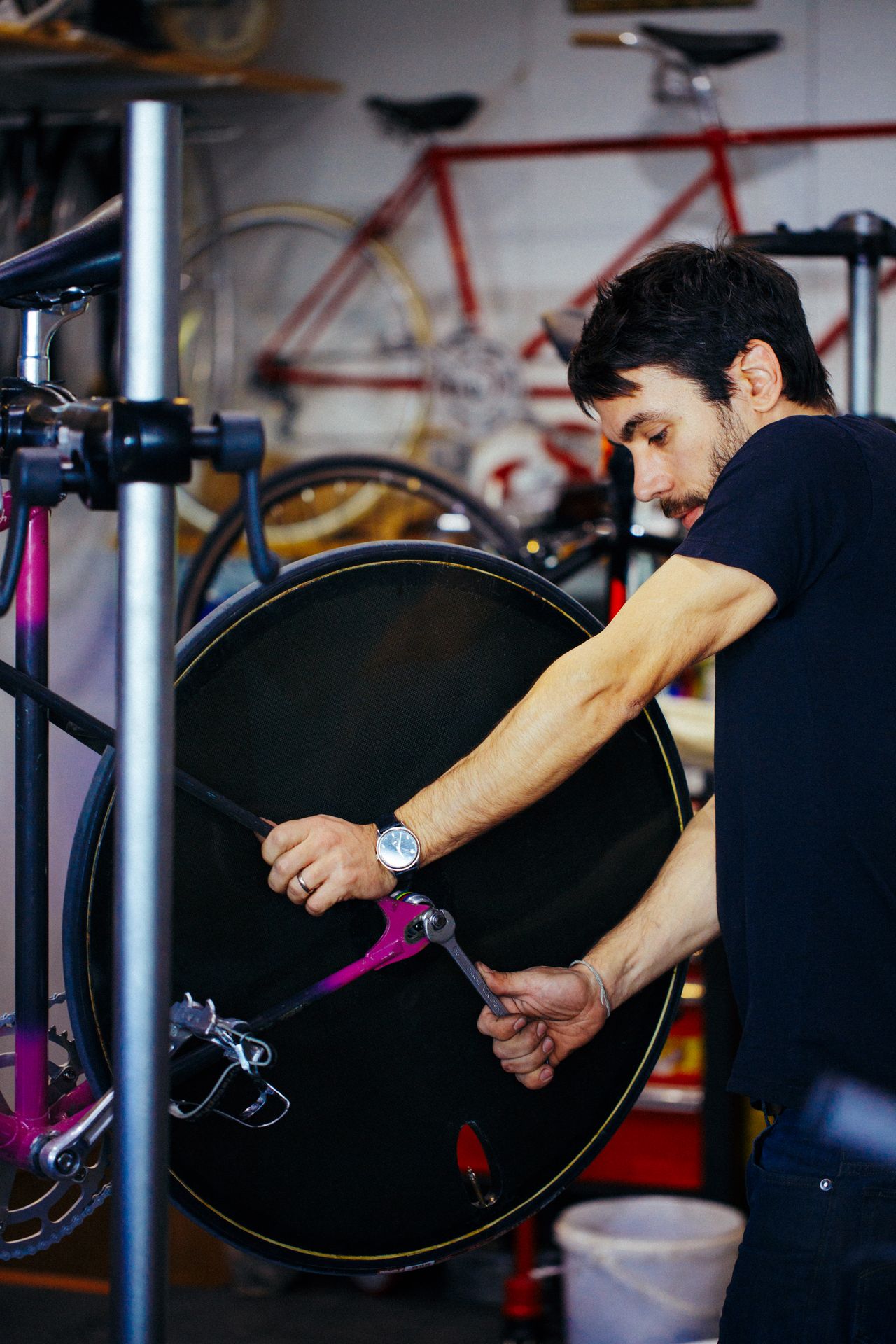 Roue lenticulaire à l'atelier