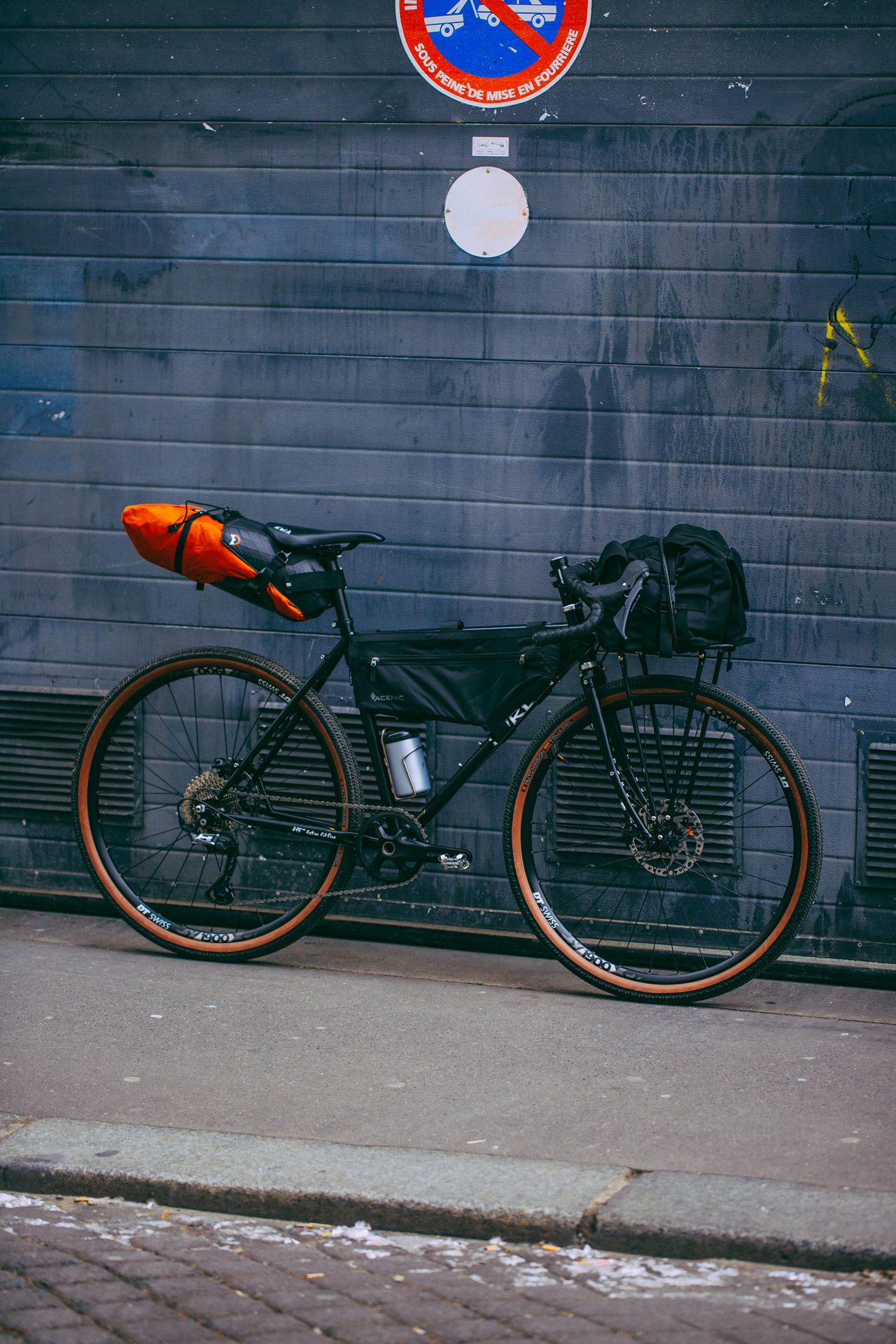 Vélo de voyage surly straggler cadre acier pour le bikepacking et la randonnée