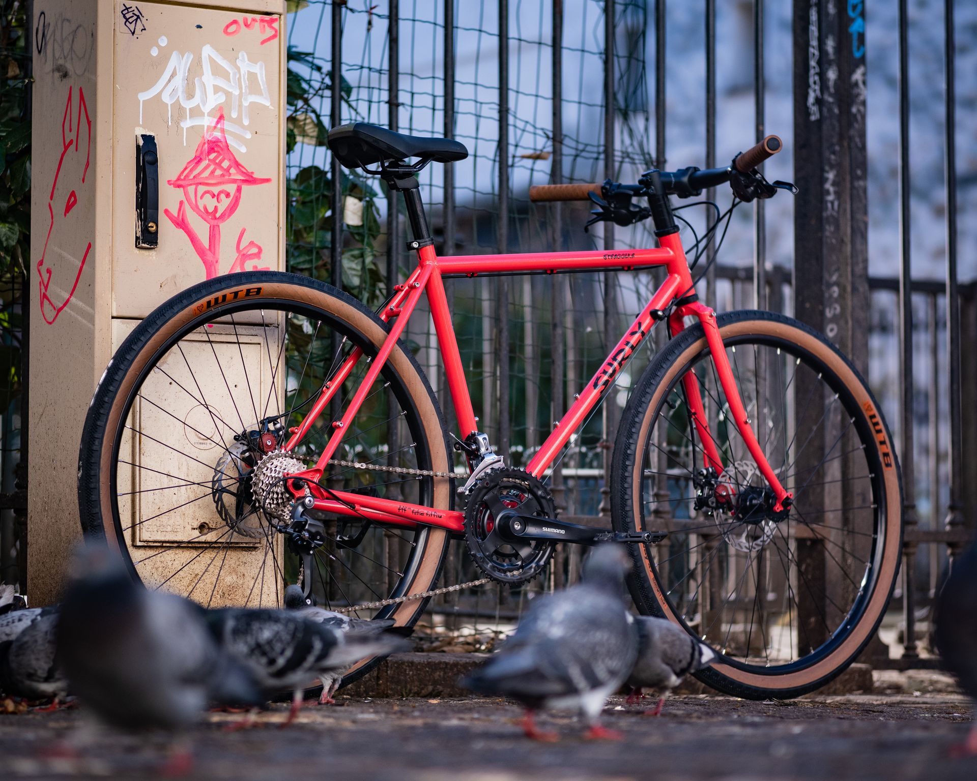 Magasin de cycles et atelier de réparation velo et montage vélo à la carte à Paris 13eme spécialisé dans le gravel et le voyage. 