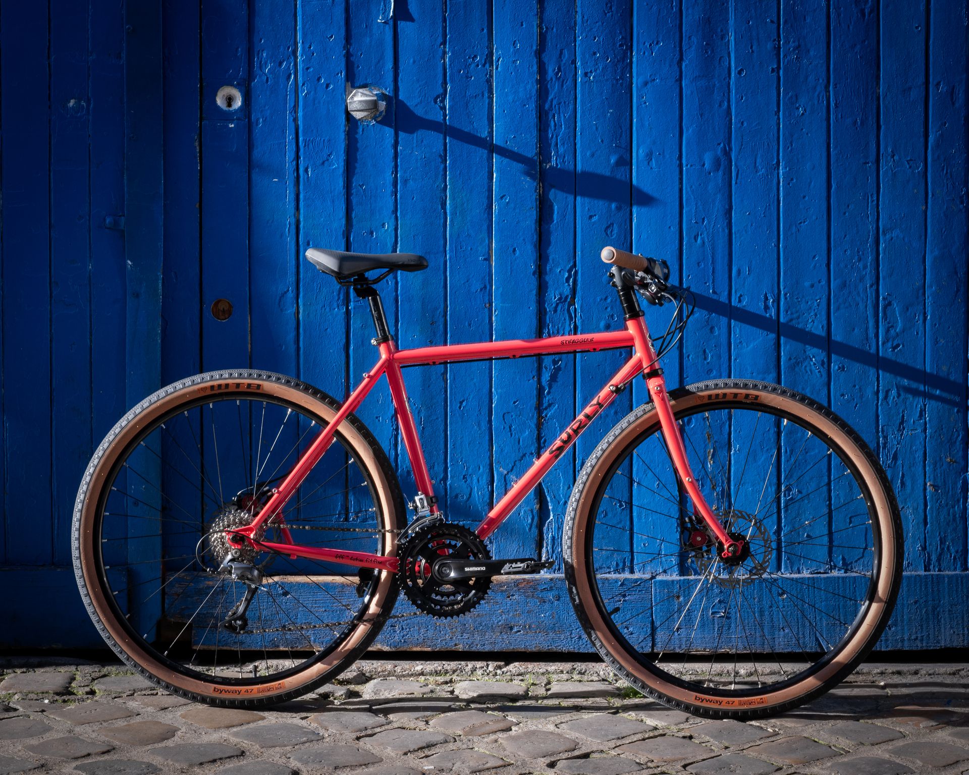 Magasin de cycles et atelier de réparation velo et montage vélo à la carte à Paris 13eme spécialisé dans le gravel et le voyage. Surly Straggler voyage, velotaf et bikepacking