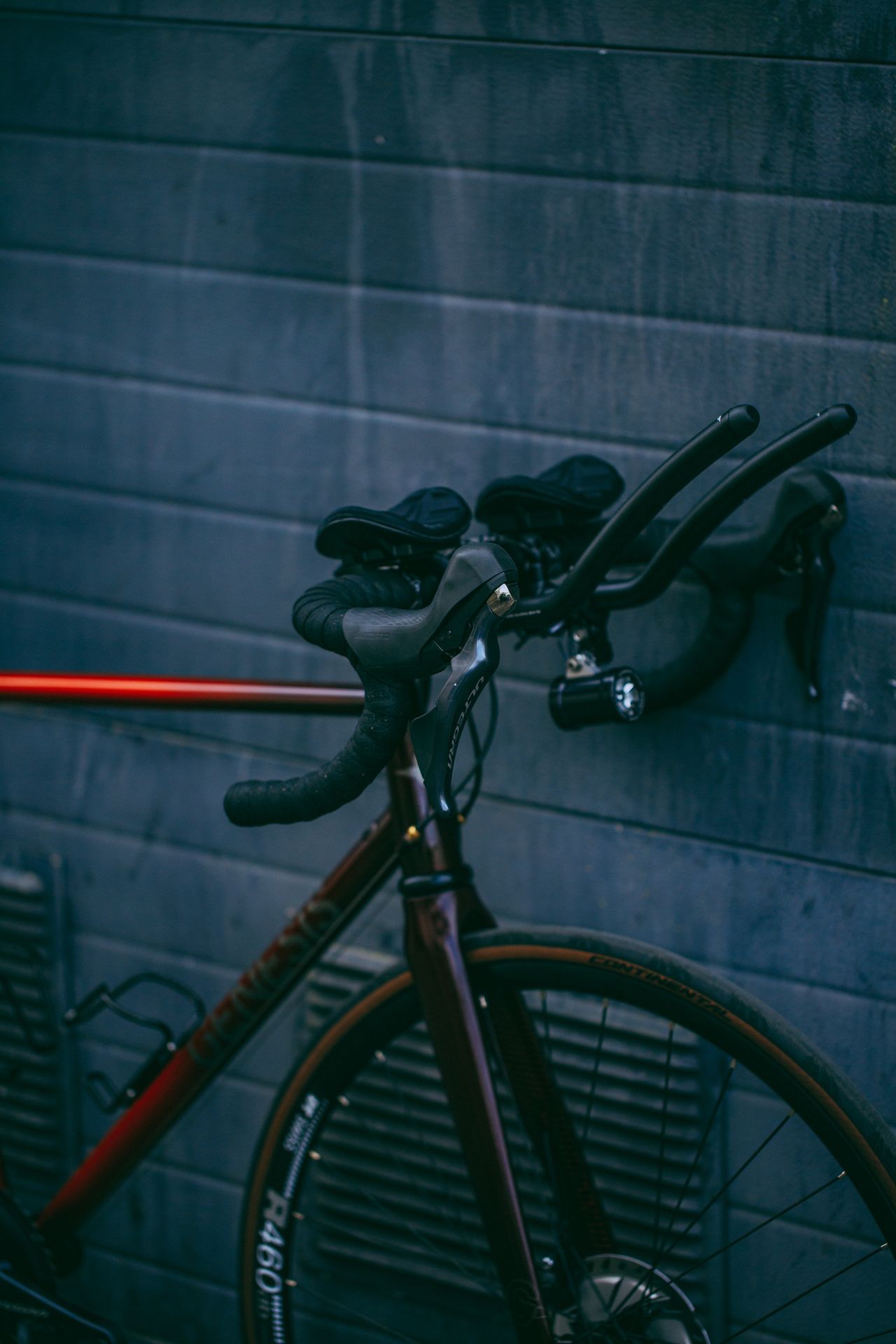 Magasin de cycles et atelier de réparation et montage vélo à la carte à Paris 13eme spécialisé dans le gravel et le voyage. Genesis, Volare, prolongateur