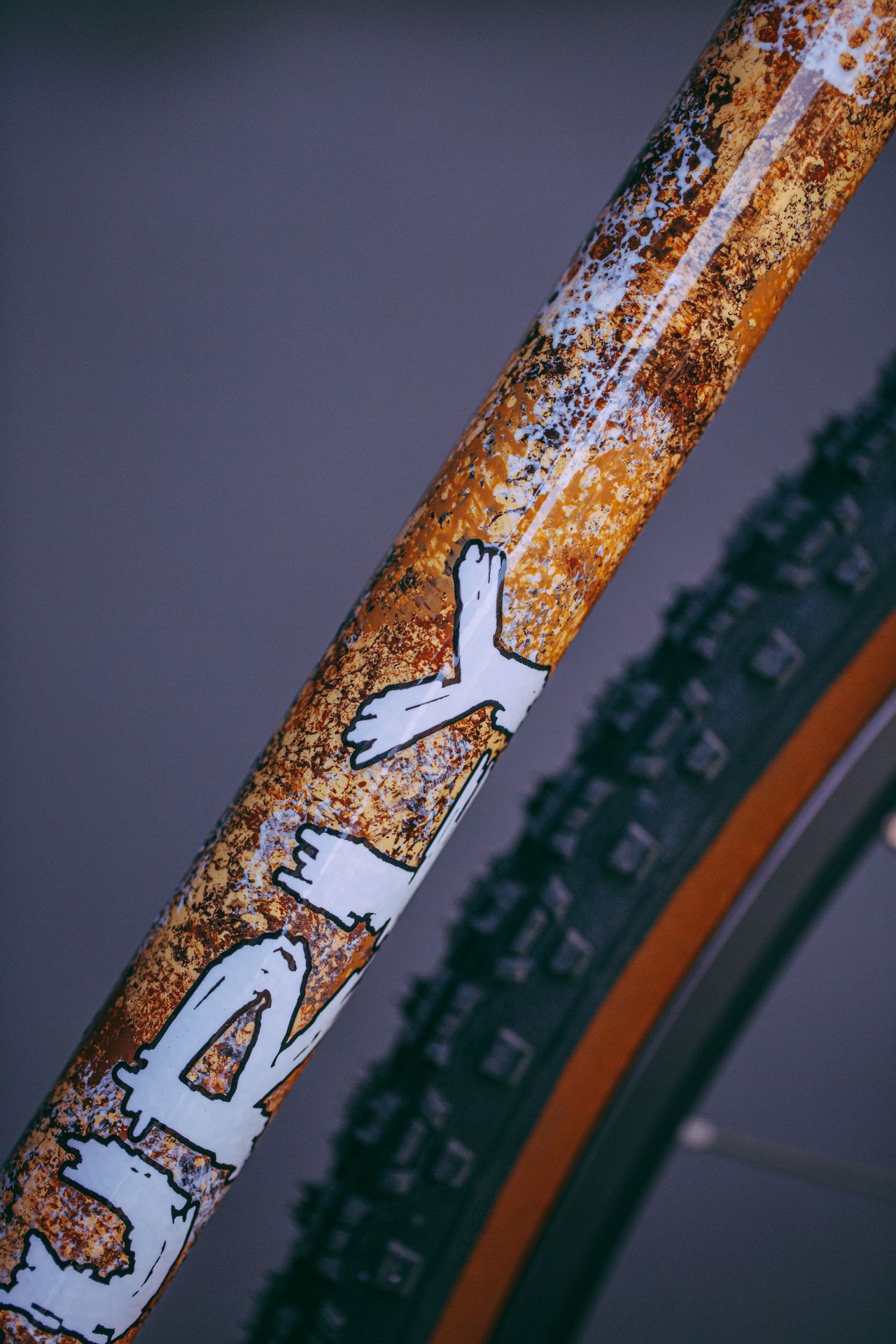 Surly Steamroller montage velo a la carte + peinture maison + rayonnage des roues a la carte.