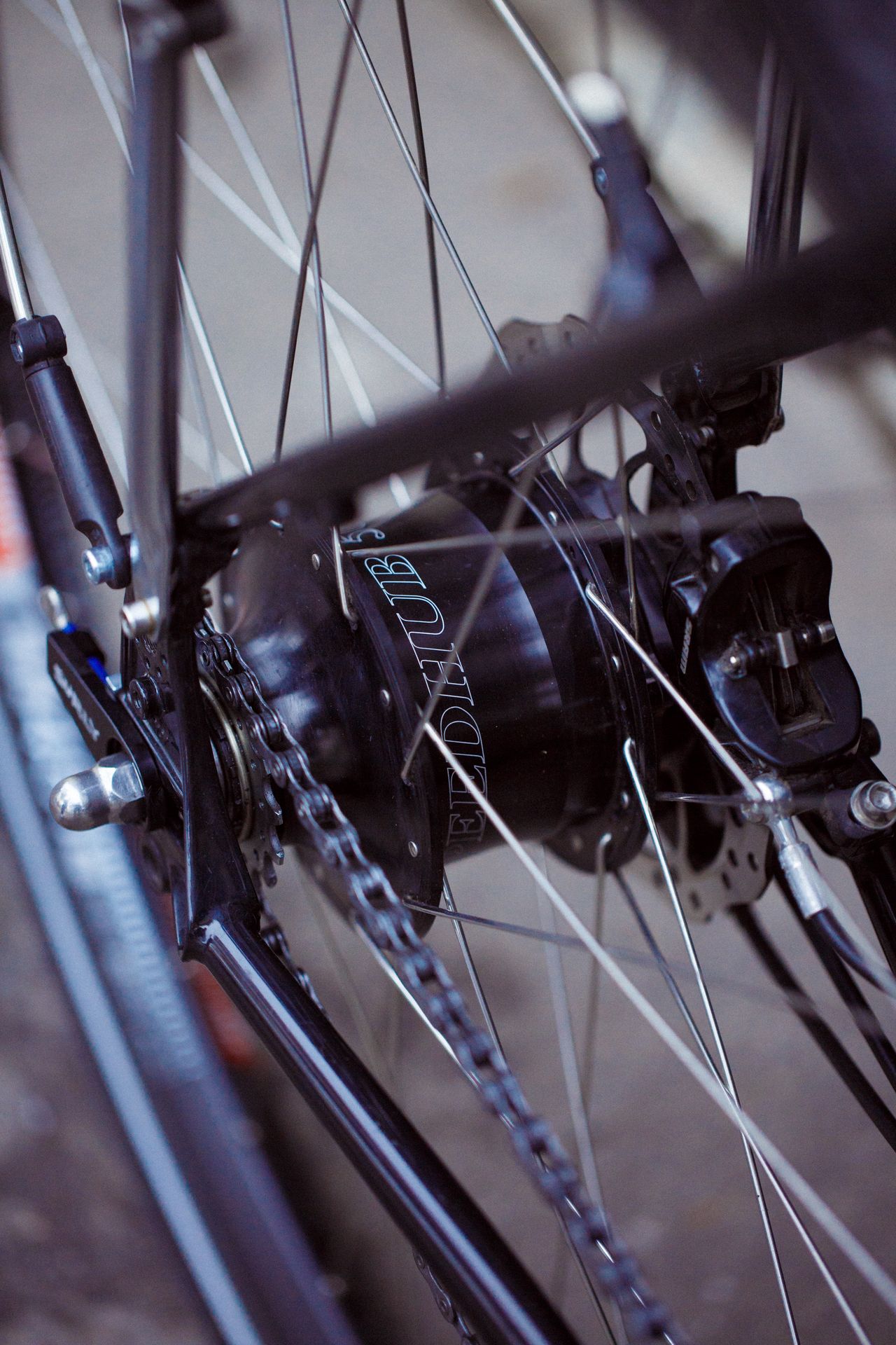 moyeu rohloff speedhub 14v sur cadre acier surly Ogre. Monté à l'atelier Cycles Treize à Paris