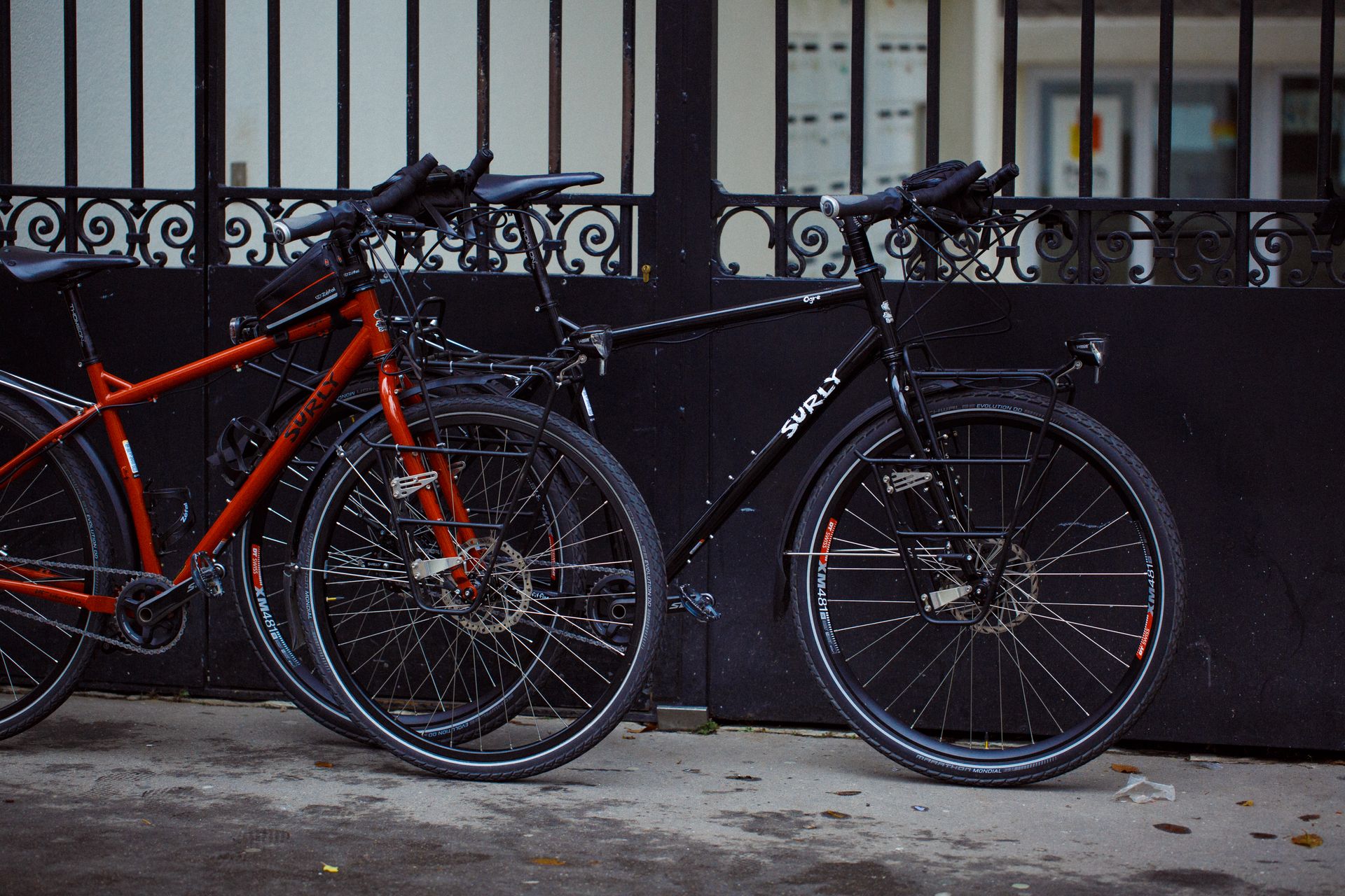 moyeu rohloff speedhub 14v sur cadre acier surly Ogre. Monté à l'atelier Cycles Treize à Paris