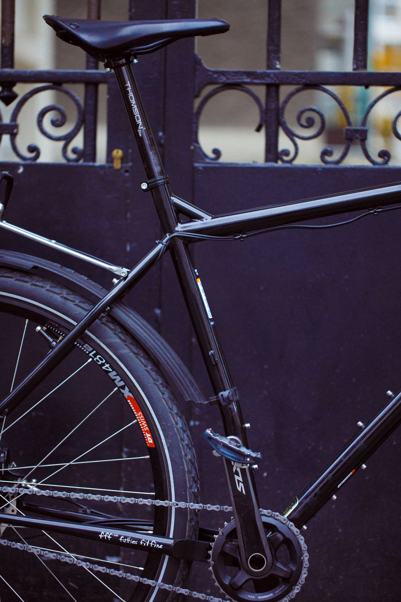 Magasin de cycles et atelier de réparation et montage vélo à la carte à Paris 13eme spécialisé dans le gravel et le voyage. acier, randonnée à vélo, bikepacking, touringbike