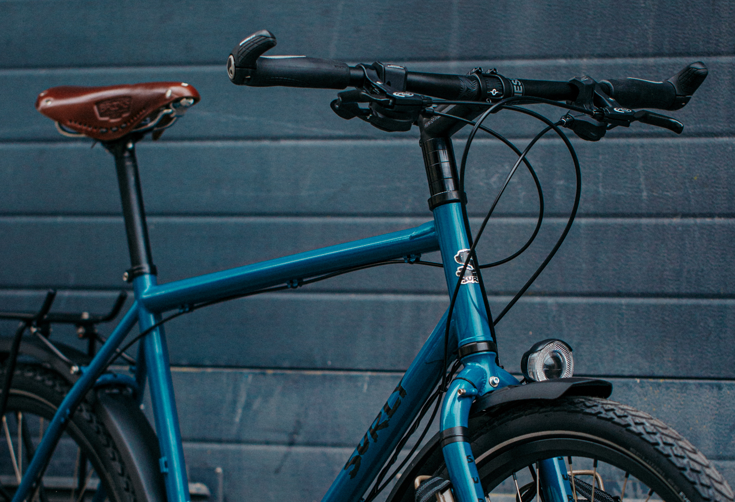 Magasin de cycles et atelier de réparation et montage vélo à la carte à Paris 13eme spécialisé dans le gravel et le voyage. vélo de randonnée et bike trip