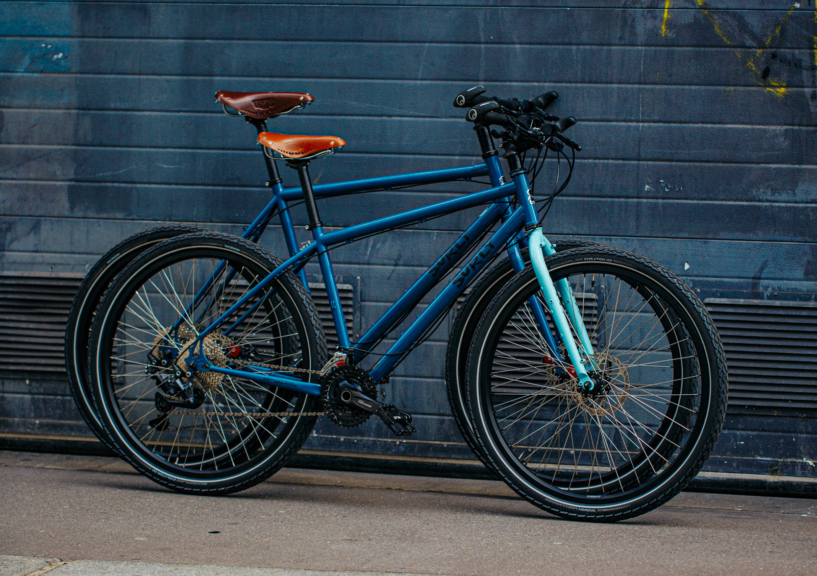 Magasin de cycles et atelier de réparation et montage vélo à la carte à Paris 13eme spécialisé dans le gravel et le voyage. vélo d'aventure autour du monde