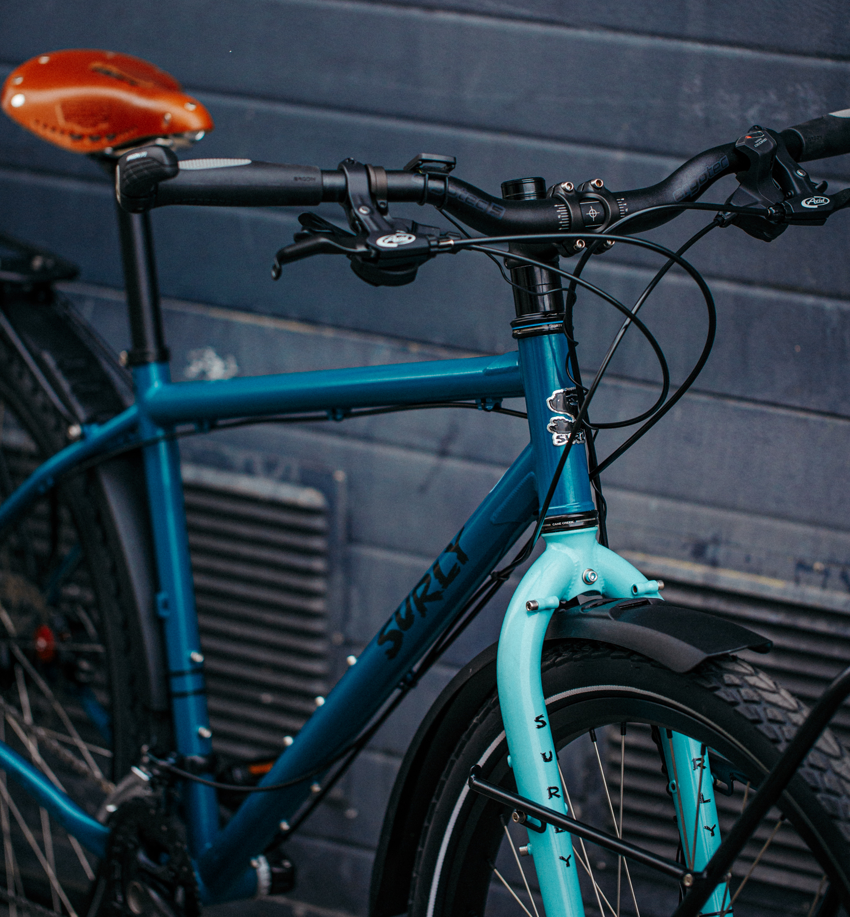 Magasin de cycles et atelier de réparation et montage vélo à la carte à Paris 13eme spécialisé dans le gravel et le voyage. 