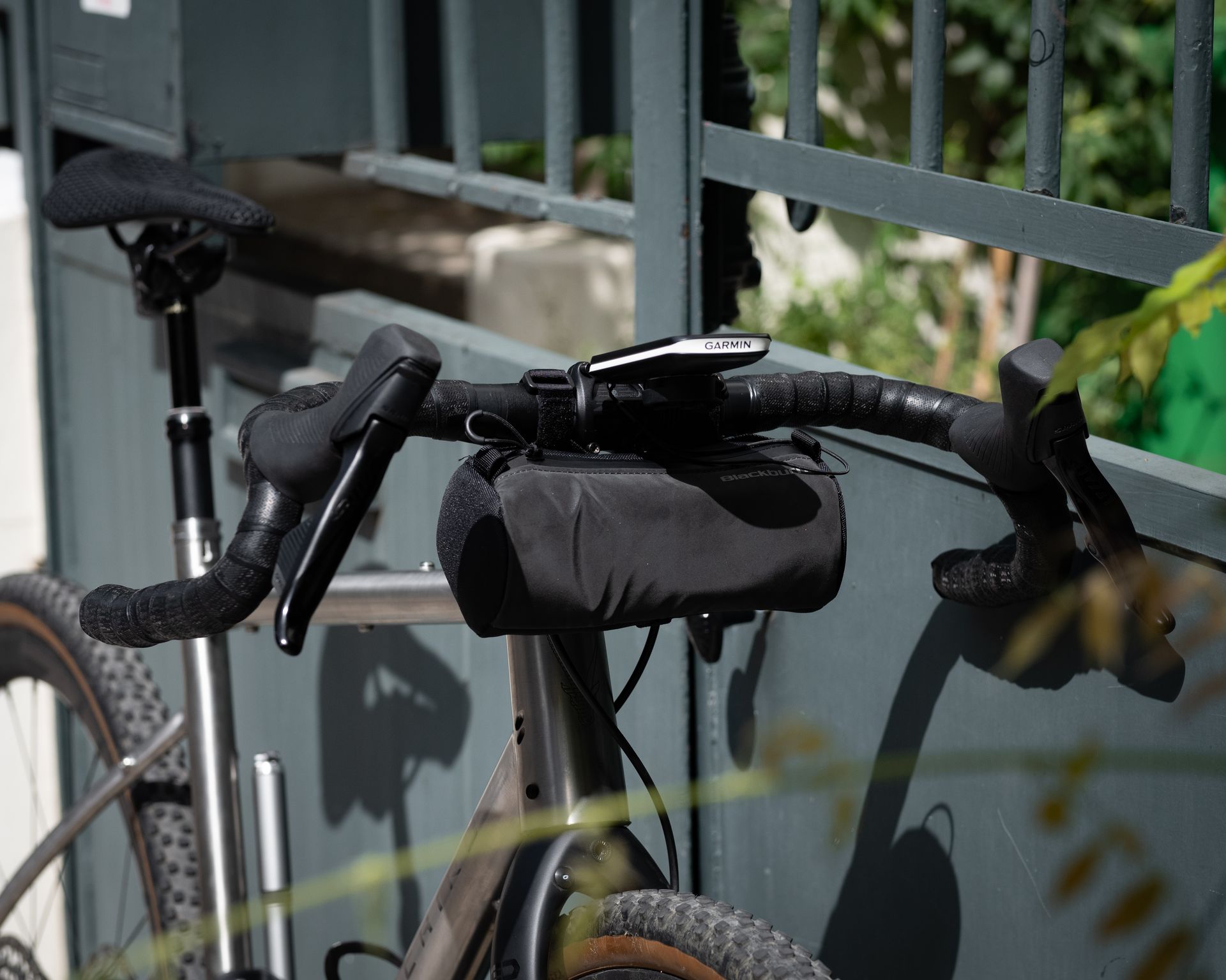 Magasin de cycles et atelier de réparation velo et montage vélo à la carte à Paris 13eme spécialisé dans le gravel et le voyage. montage velo a la carte titane Chiru Vagus