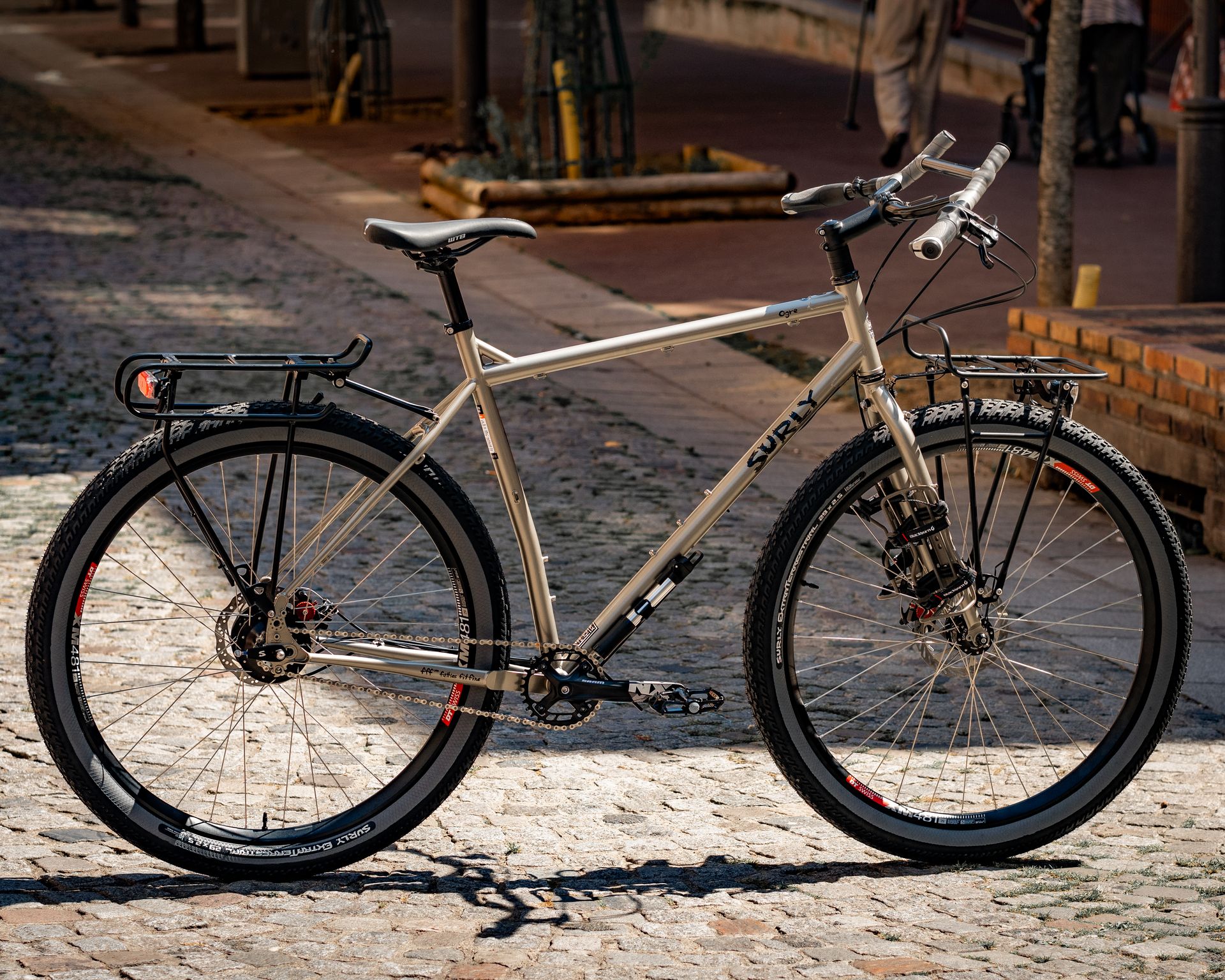 surly Ogre a paris + Surly Moloko + porte-bagage Racktime + porteur pelago 