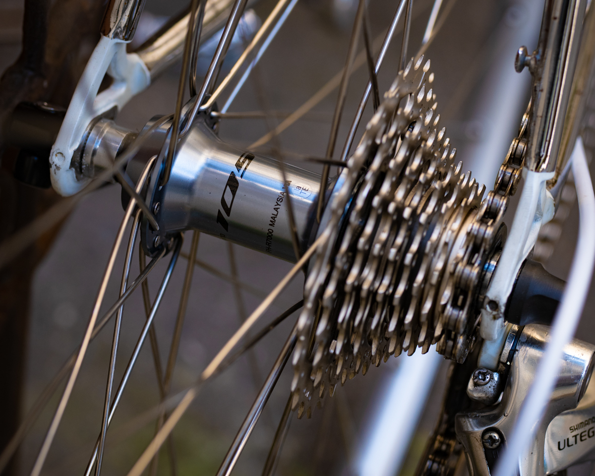 Atelier de vélo à paris spécialisé dans les restaurations complètes. On modifie les vitesses, les freins pour que toutes les pieces détachées de votre vieux vélo fonctionnnent bien ensemble